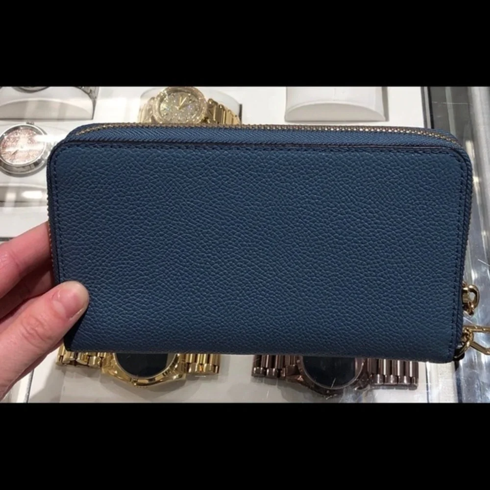 Michael kors Hayes flat wallet phone case wristlet